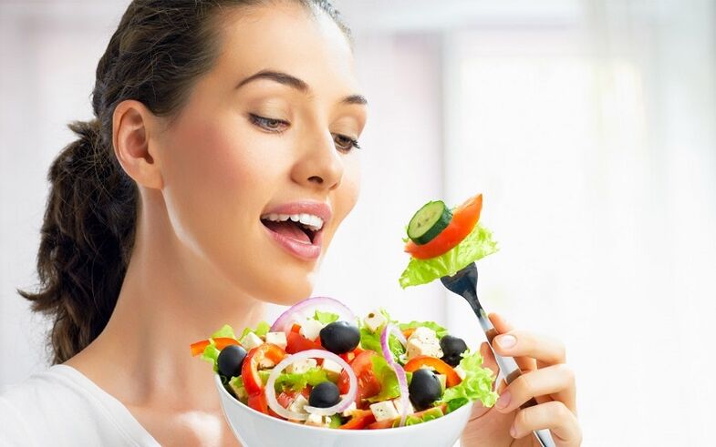 haftada 7 kg kilo kaybı için sebze salatası kullanımı