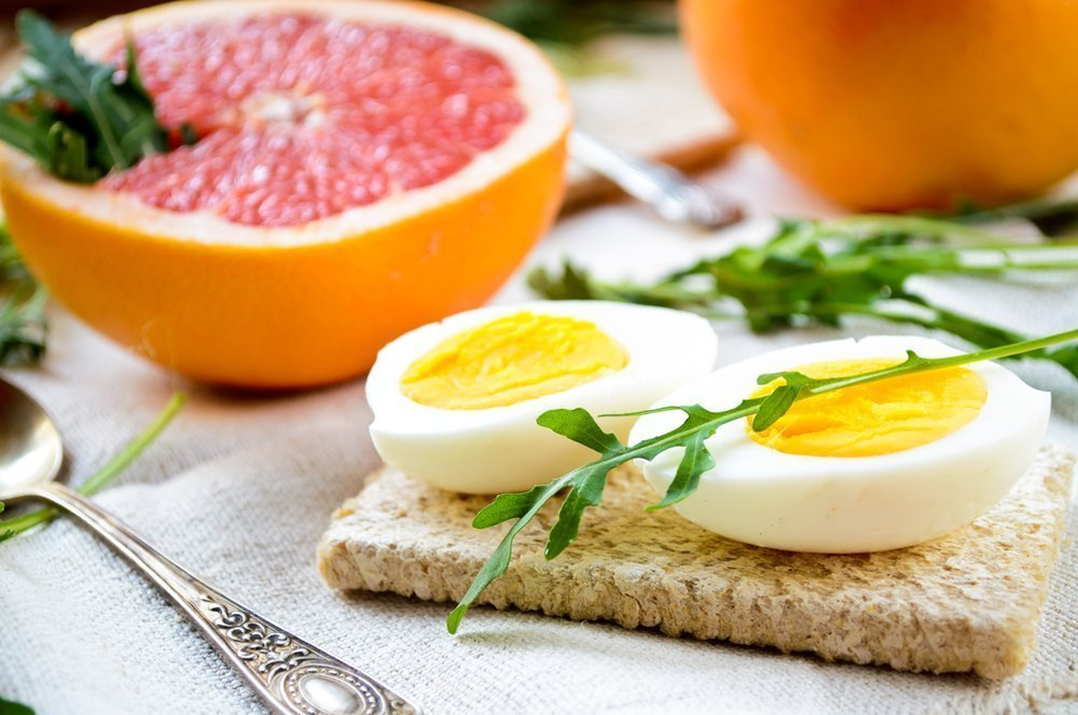 Maggi diyetinin ilk haftalarında standart kahvaltı, haşlanmış yumurta ve yarım greyfurttur. 