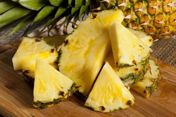 Smoothiedeki ananas vücudu temizlemeye ve bağışıklık sistemini güçlendirmeye yardımcı olacaktır. 